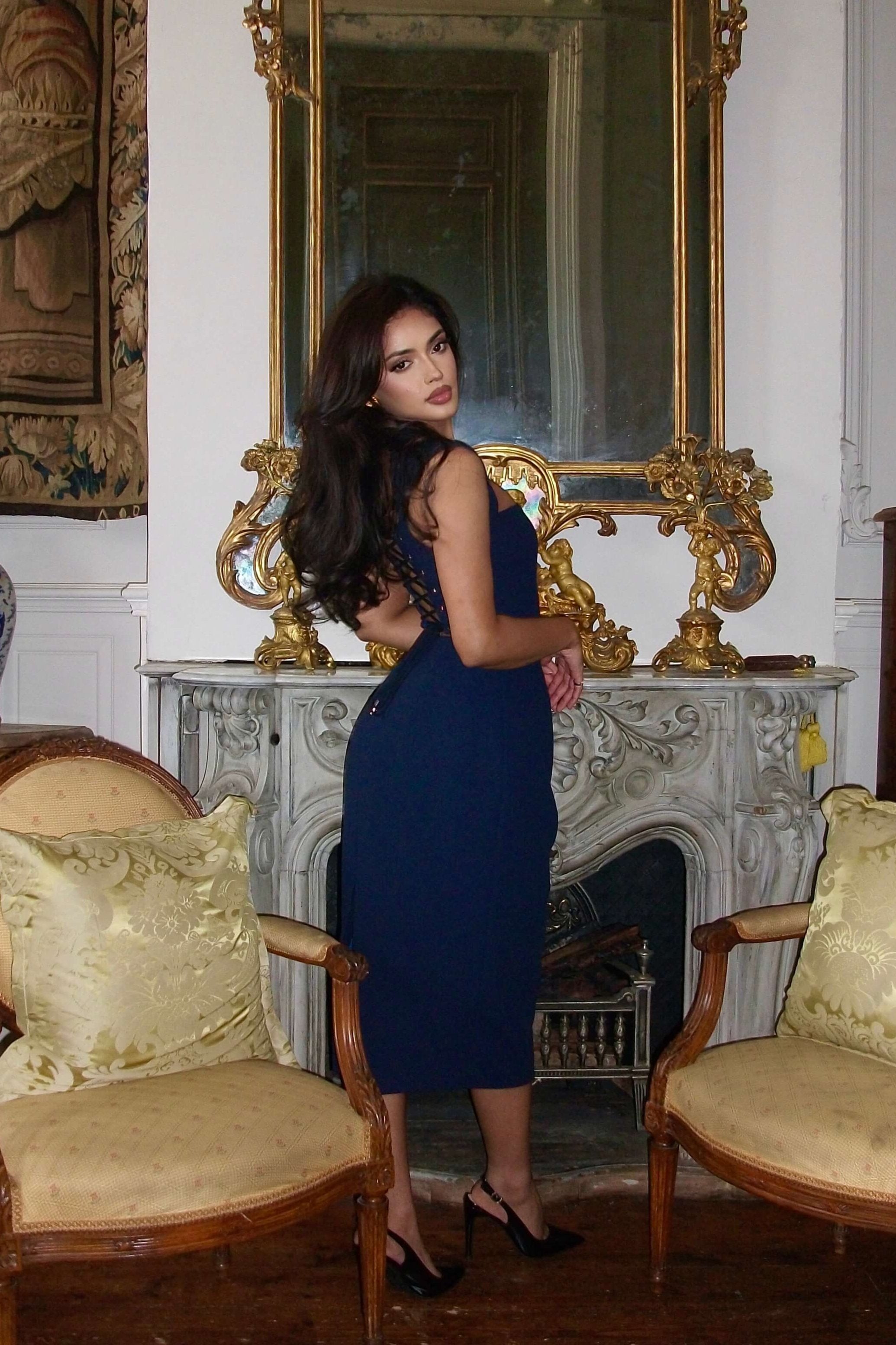 Kurvwear luxury shapewear dress Sweet Girl Midi from the Timeless Classics Collection with built-in shapewear, hidden corset, and curve-enhancing hip and butt filling for a flawless hourglass silhouette.